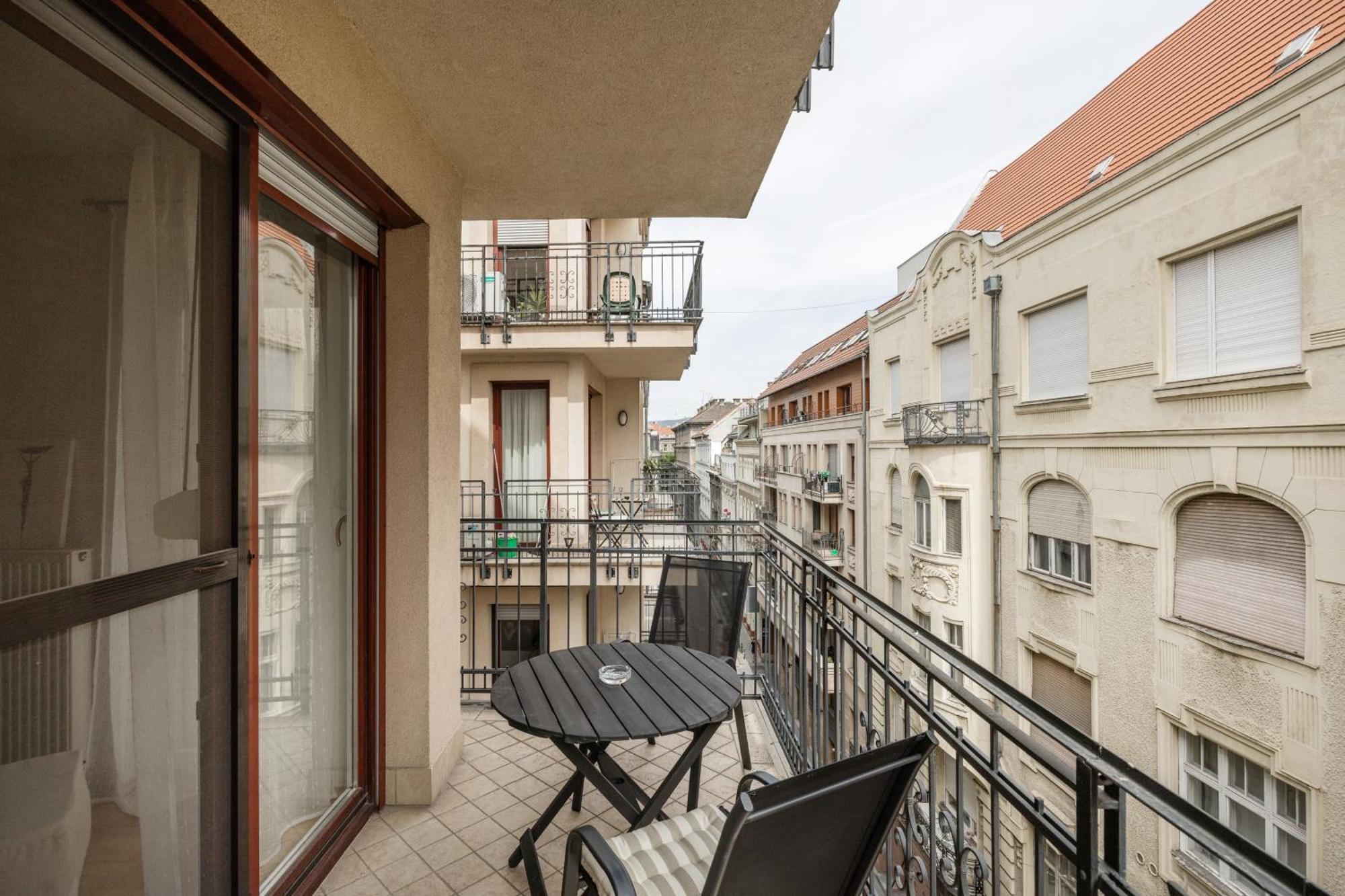 Bright And Central Apartment With Balcony Budapest Kültér fotó